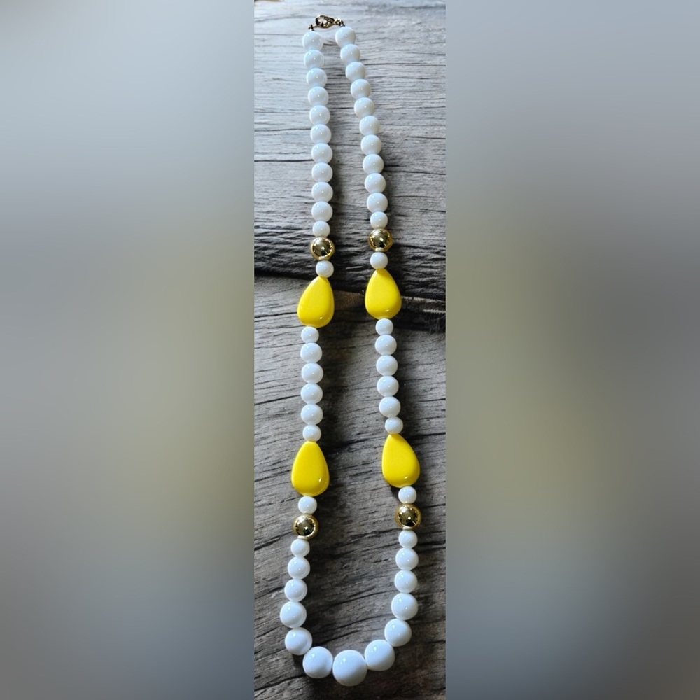 Elegant White and Yellow Beaded Vintage Necklace